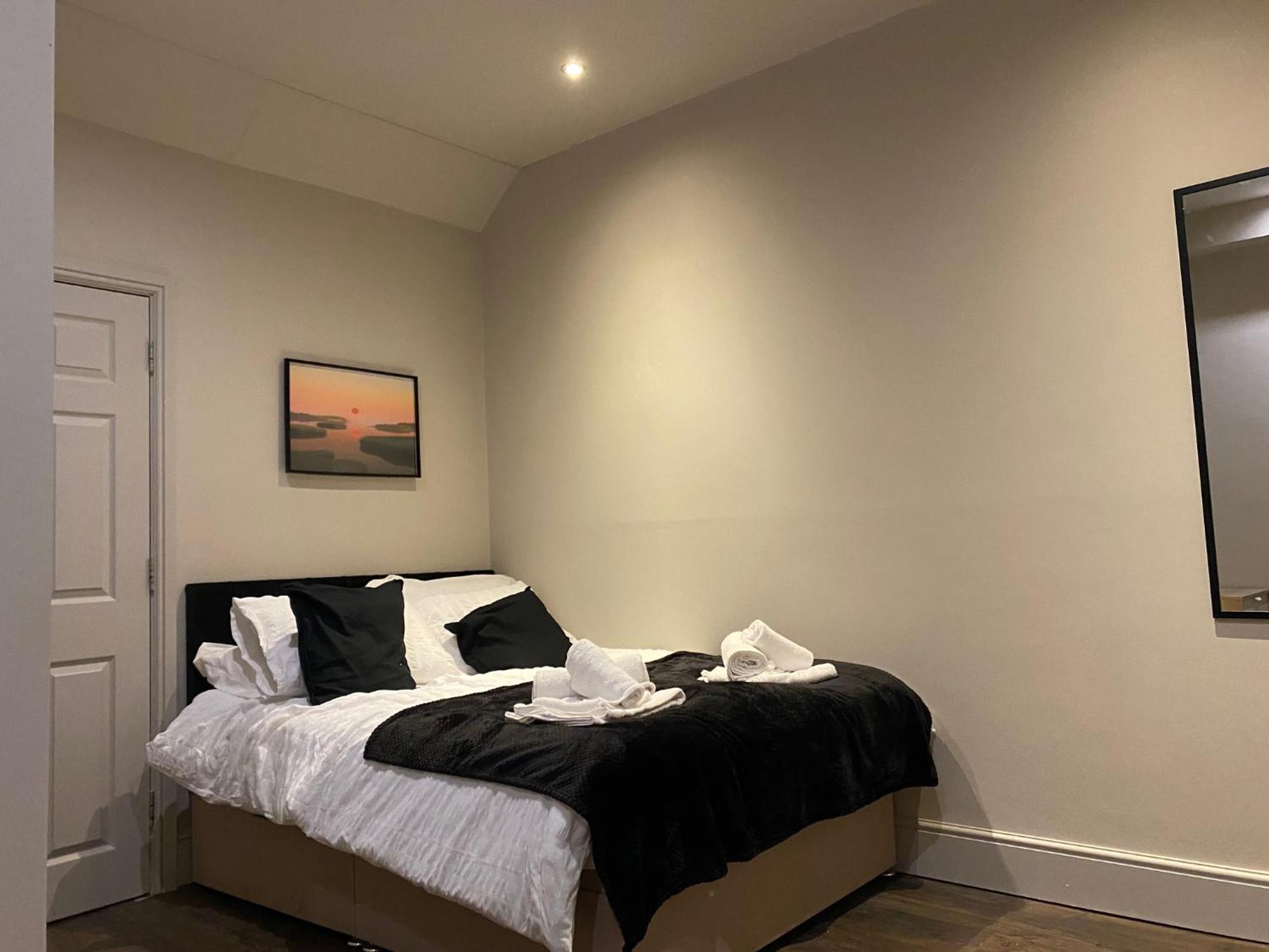 Stunning King Suite Apartment In The Heart Of Leeds City Center Extérieur photo