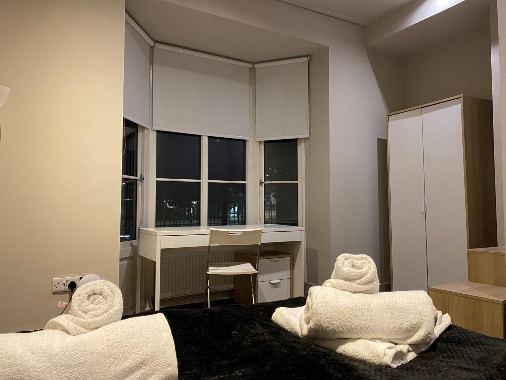 Stunning King Suite Apartment In The Heart Of Leeds City Center Extérieur photo
